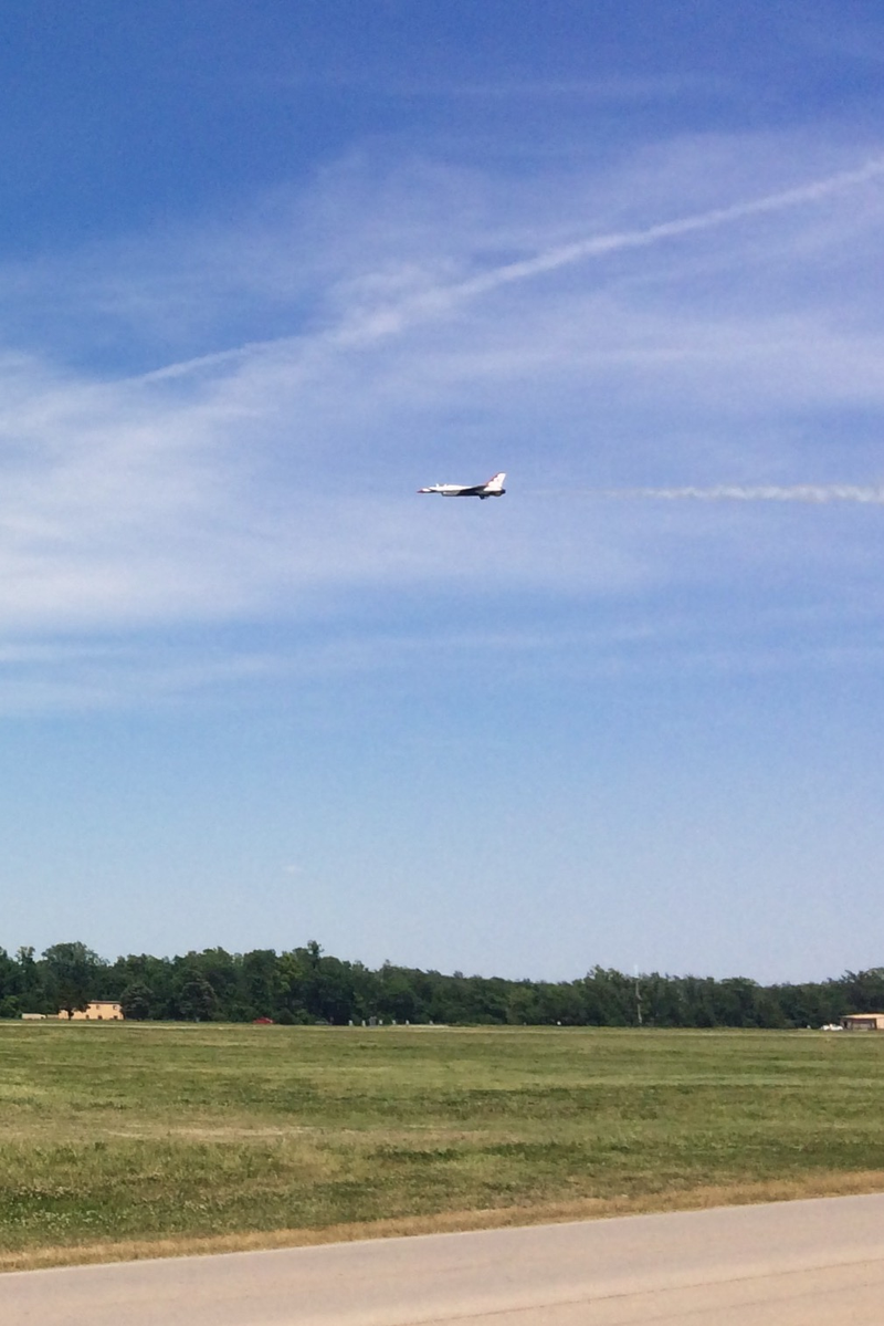 Illustration for article titled Spotted some T-Bird practice this afternoon!